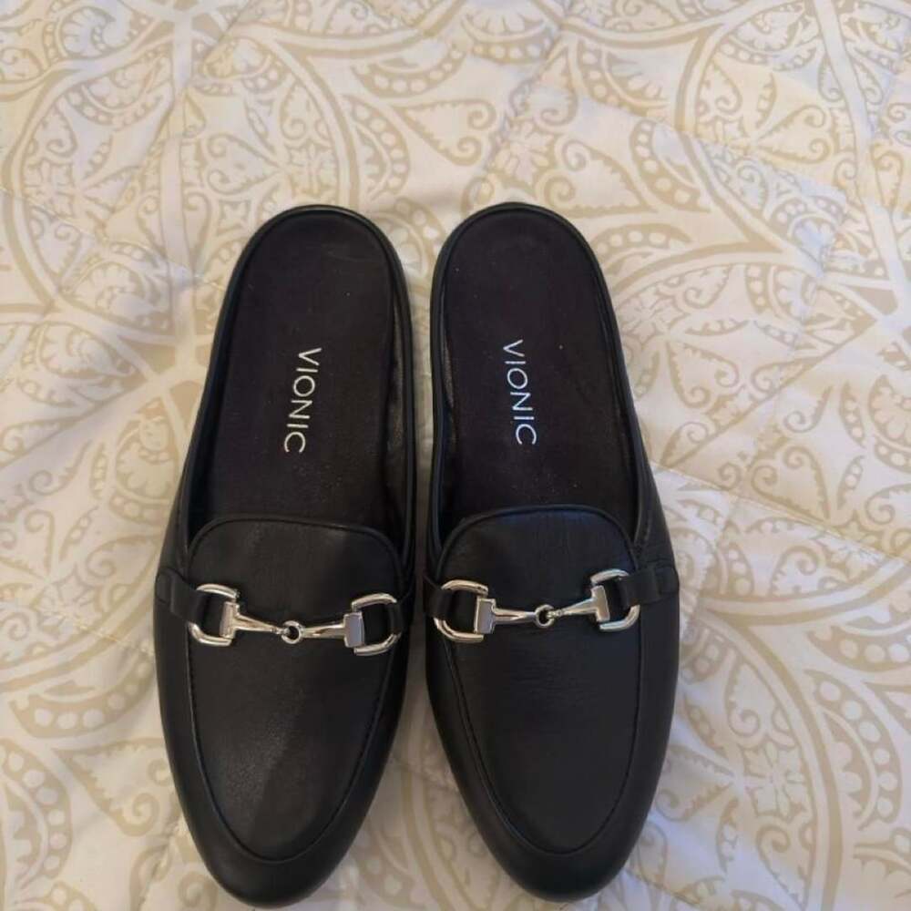 Vionic Black Leather Loafers Size 8 Silver Buckle